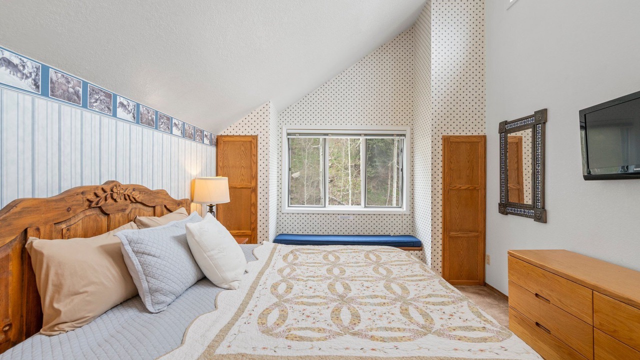 Photo of Bedroom in Columbine Lake