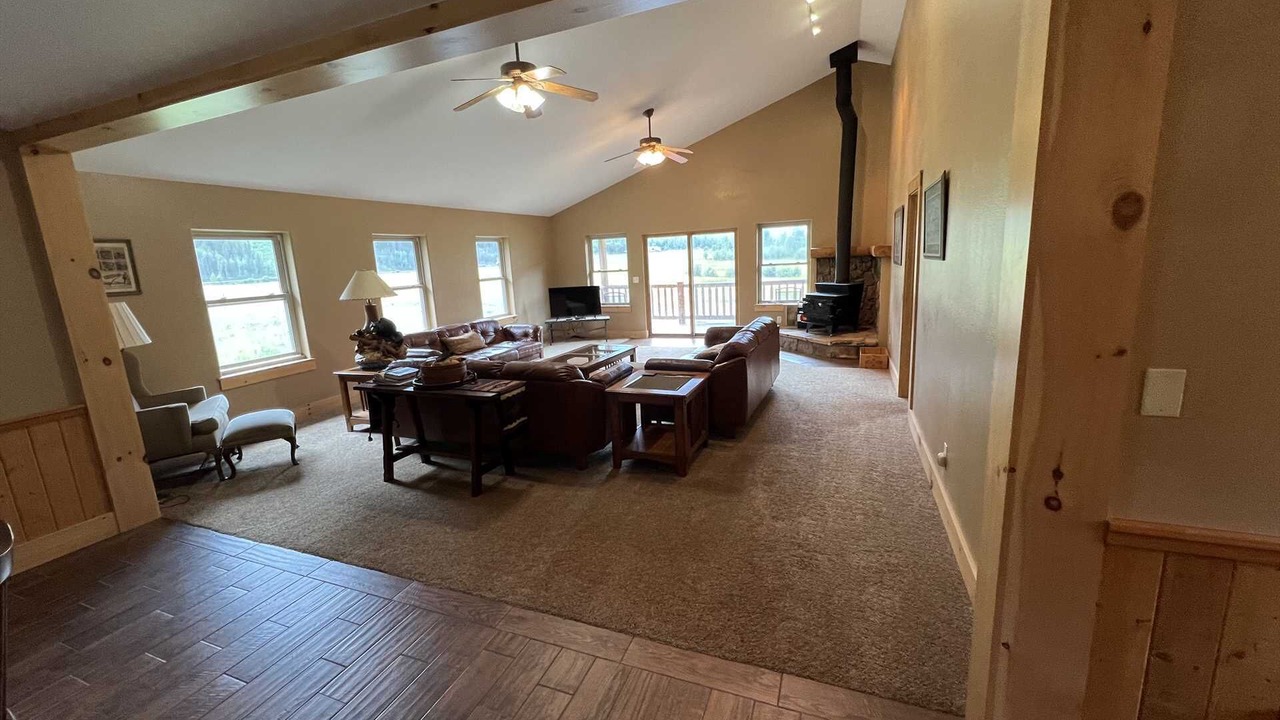 Photo of Livingroom in Lake City