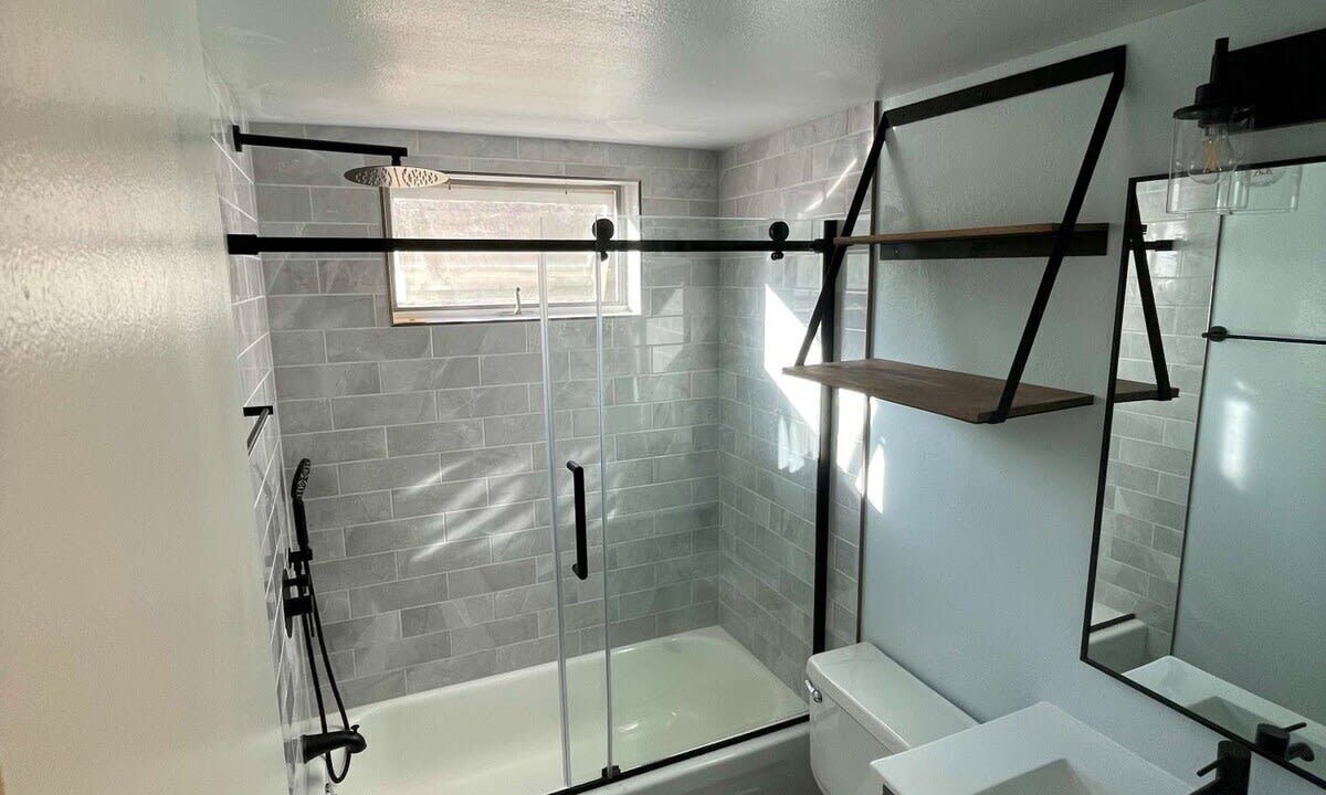 Photo of Bathroom in Peak 8