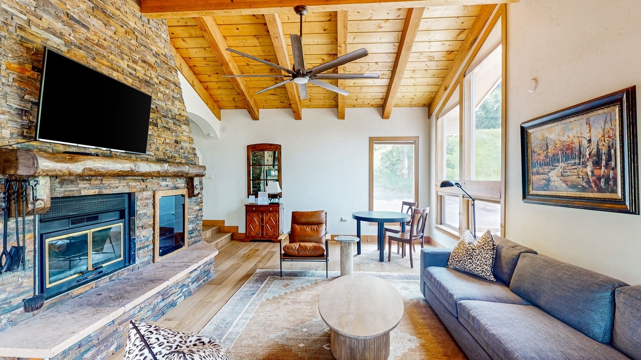 Photo of Livingroom in Highland Meadows