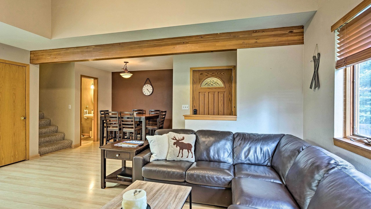 Photo of Livingroom in Edwards