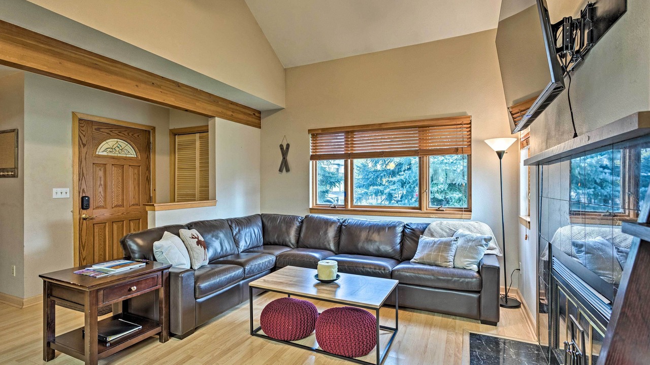 Photo of Livingroom in Edwards
