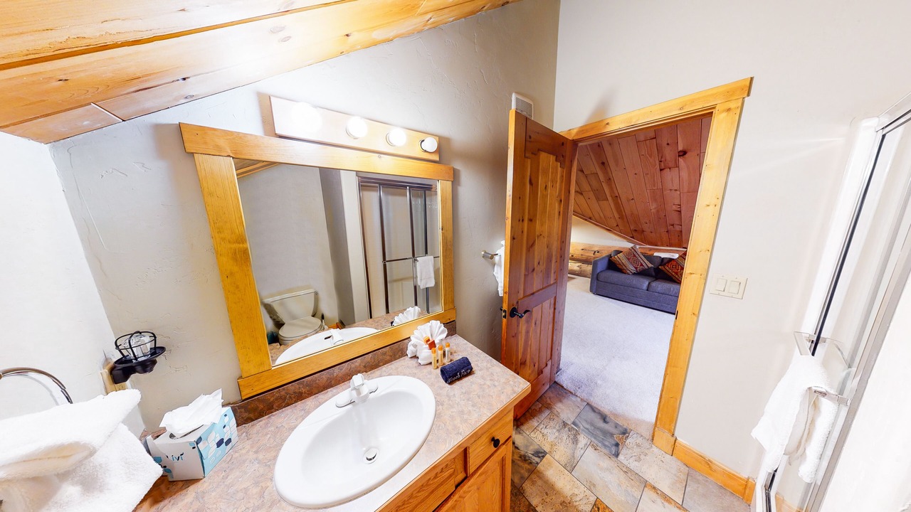 Photo of Bathroom in Summit Cove