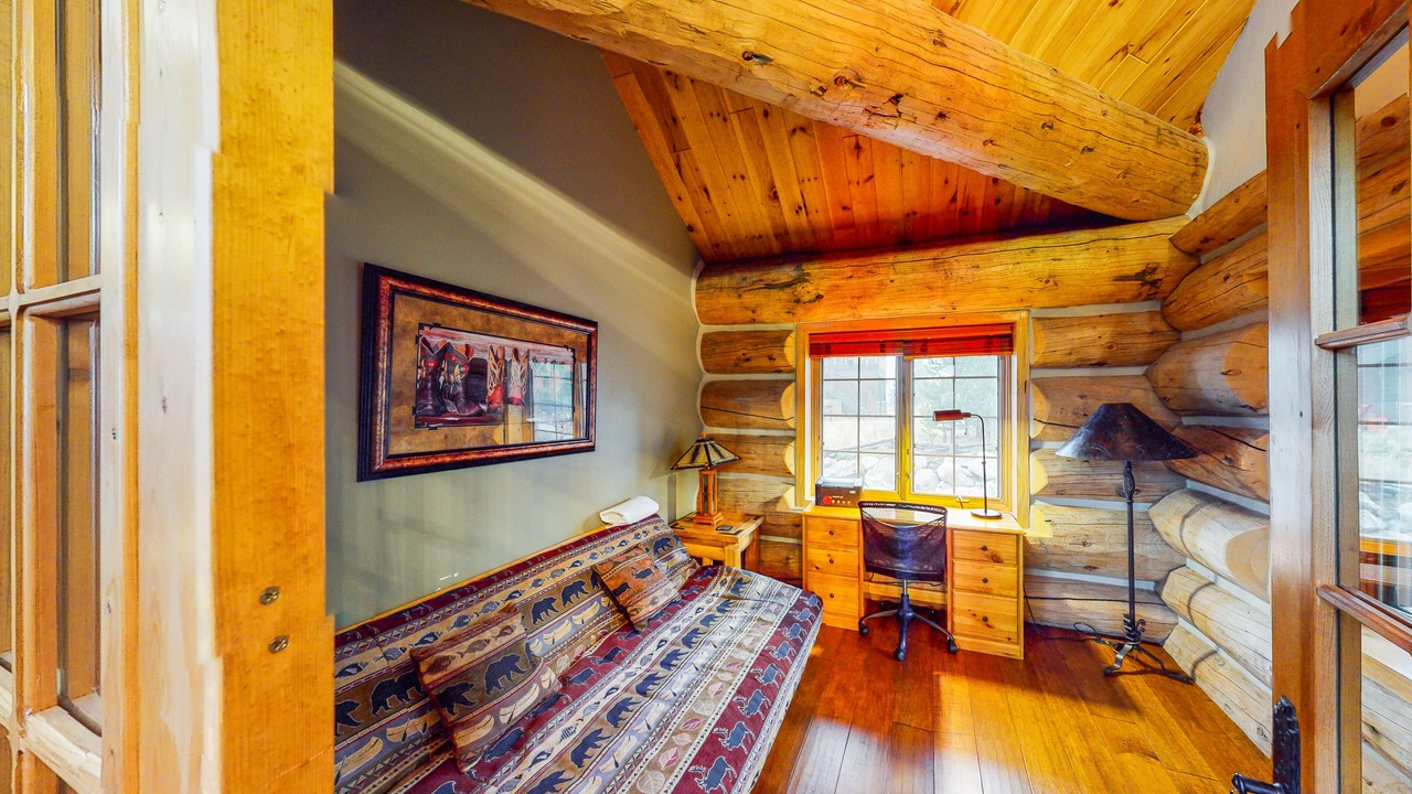Photo of Livingroom in Summit Cove