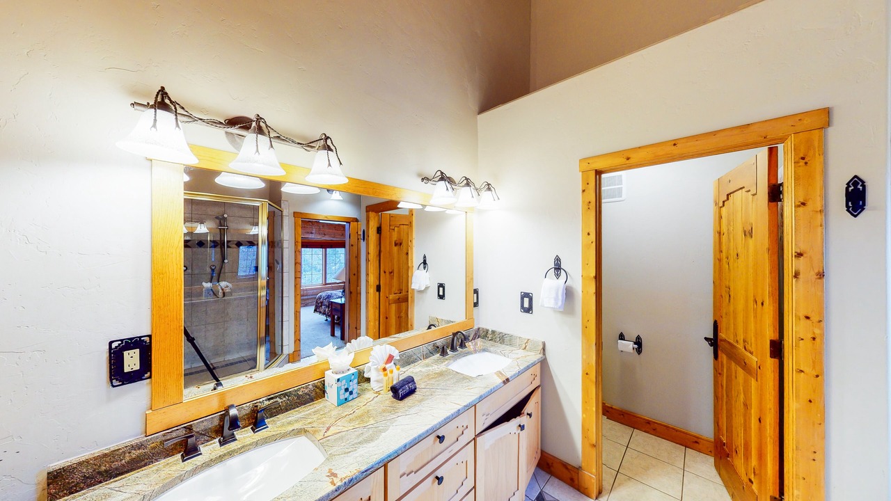 Photo of Bathroom in Summit Cove