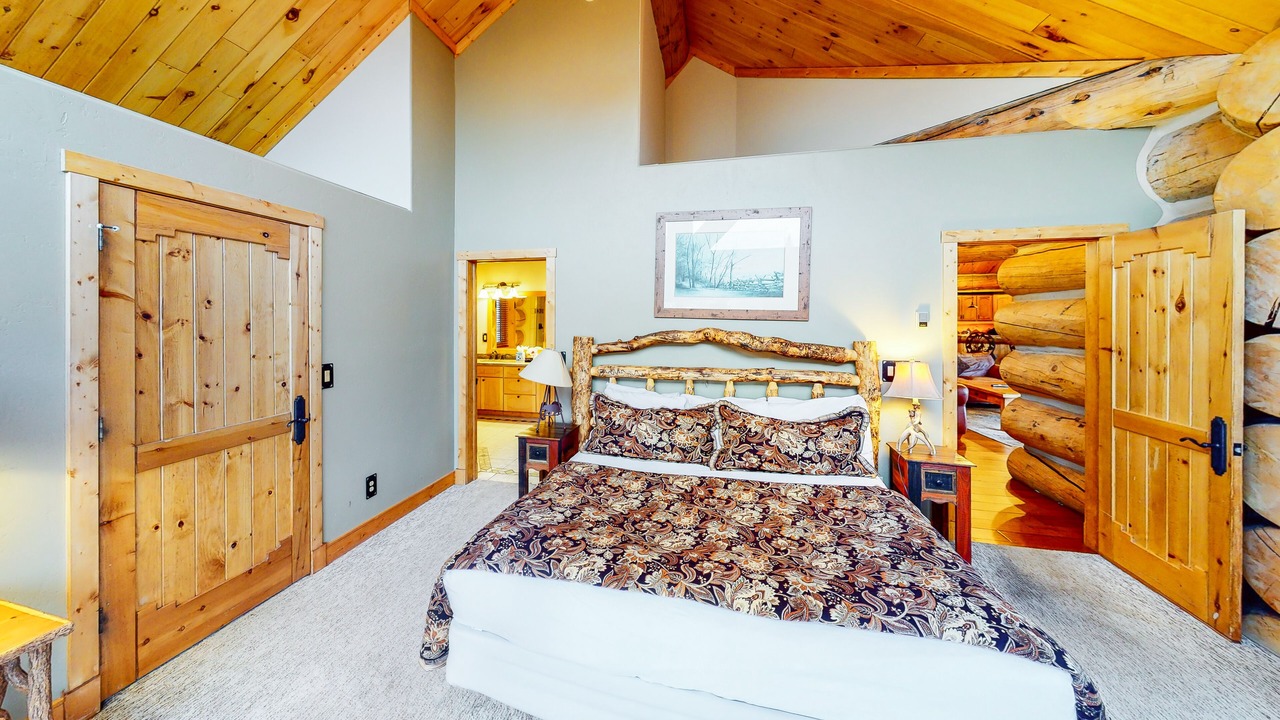 Photo of Bedroom in Summit Cove