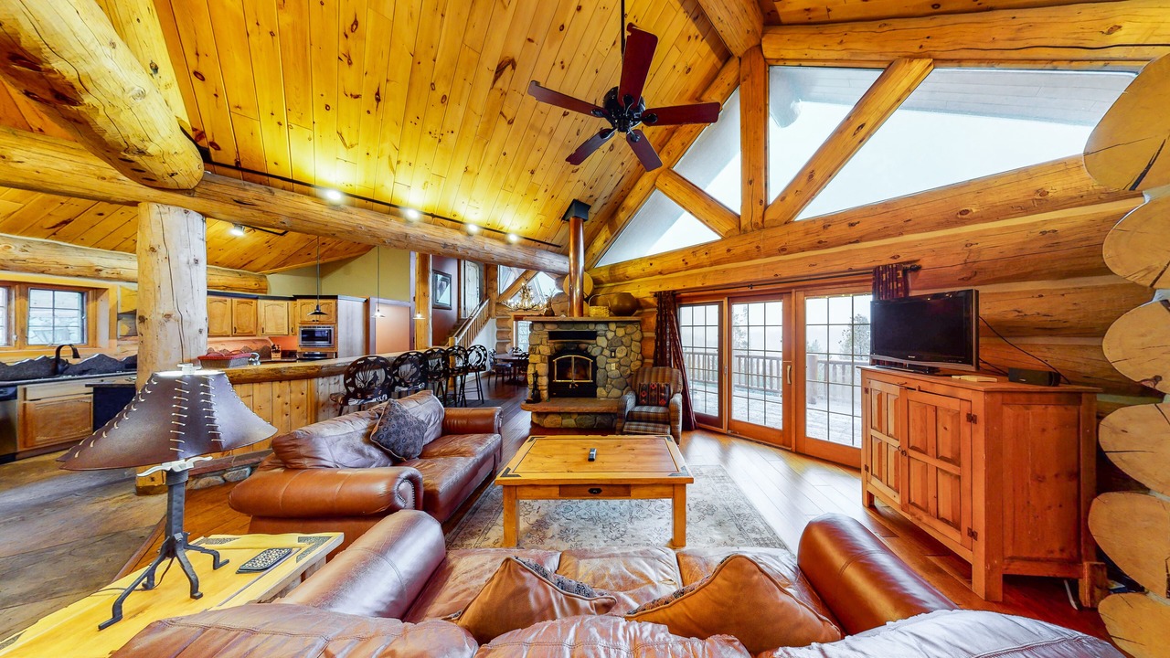 Photo of Livingroom in Summit Cove