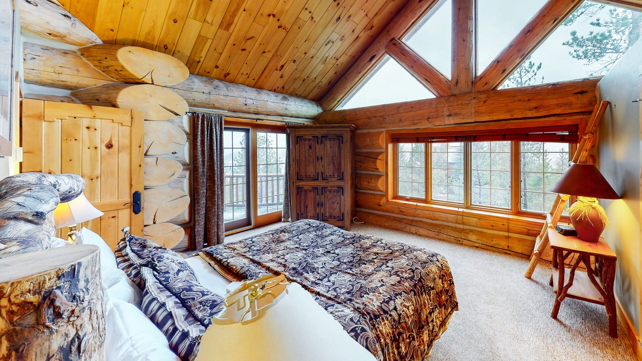 Photo of Bedroom in Summit Cove