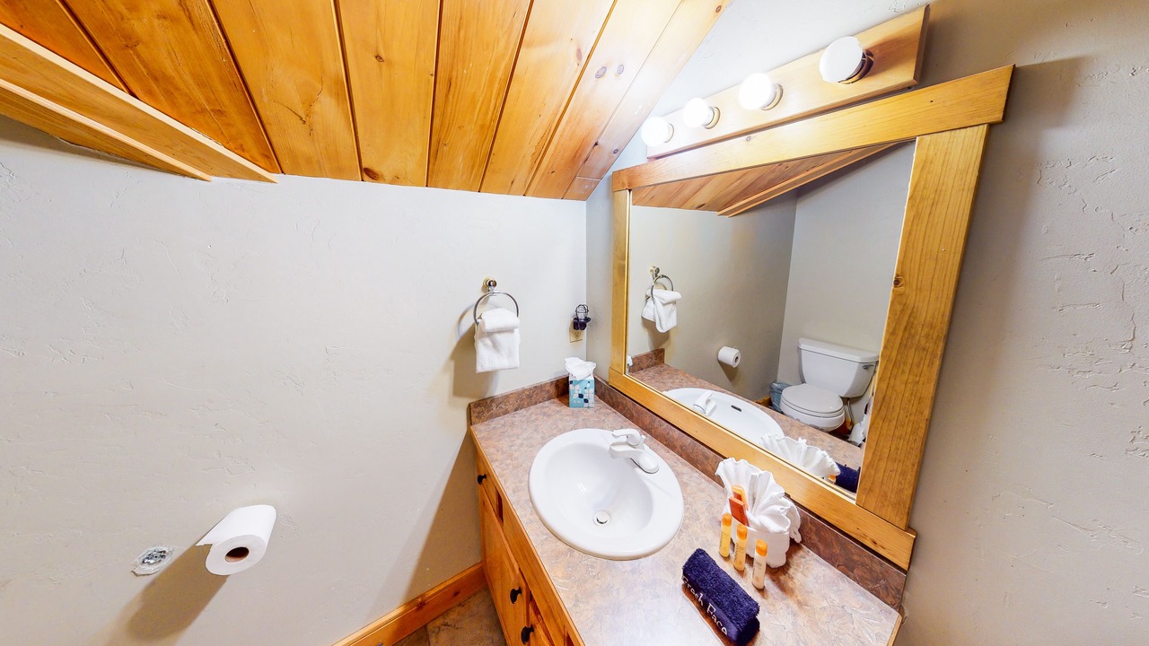 Photo of Bathroom in Summit Cove