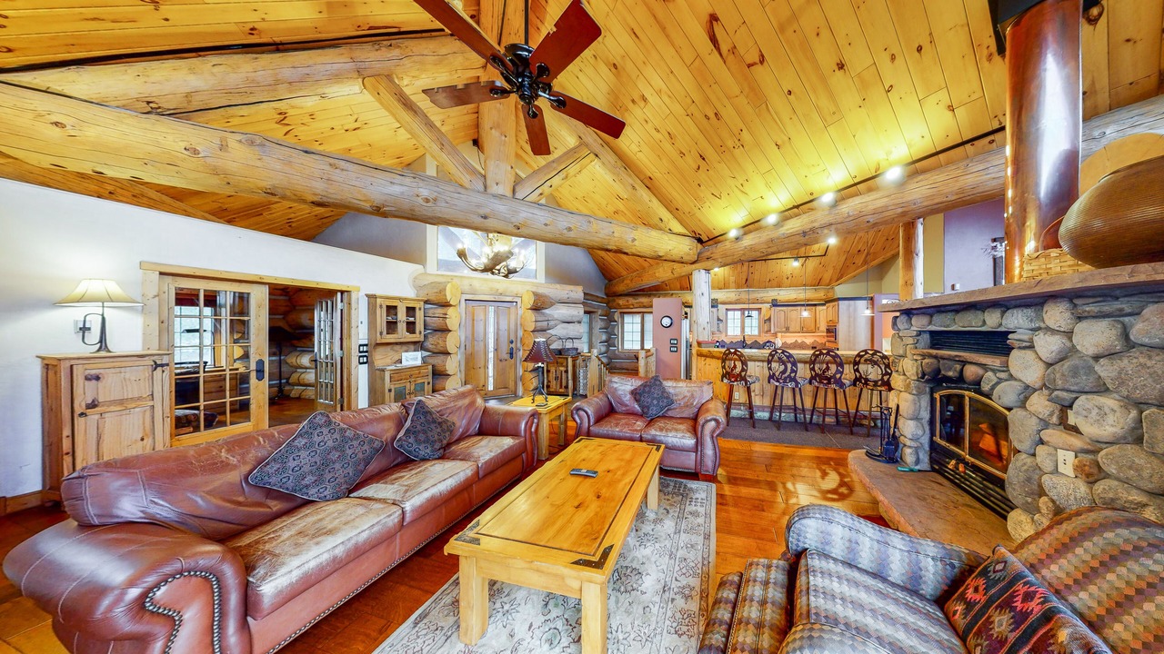 Photo of Livingroom in Summit Cove