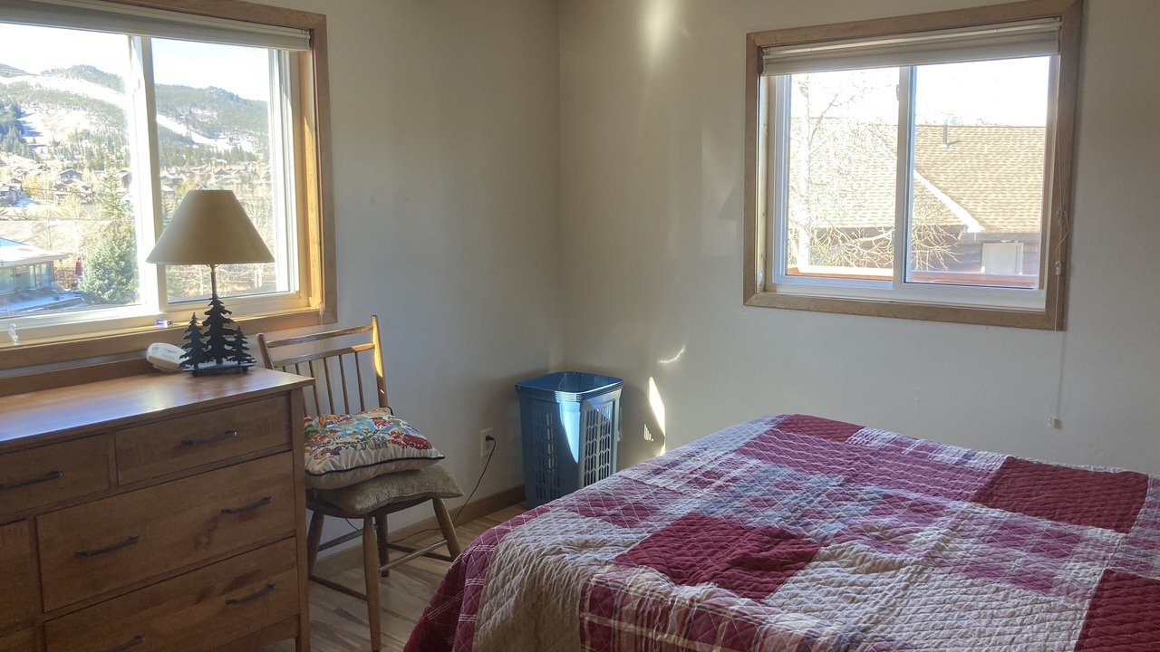 Photo of Bedroom in Summit Cove