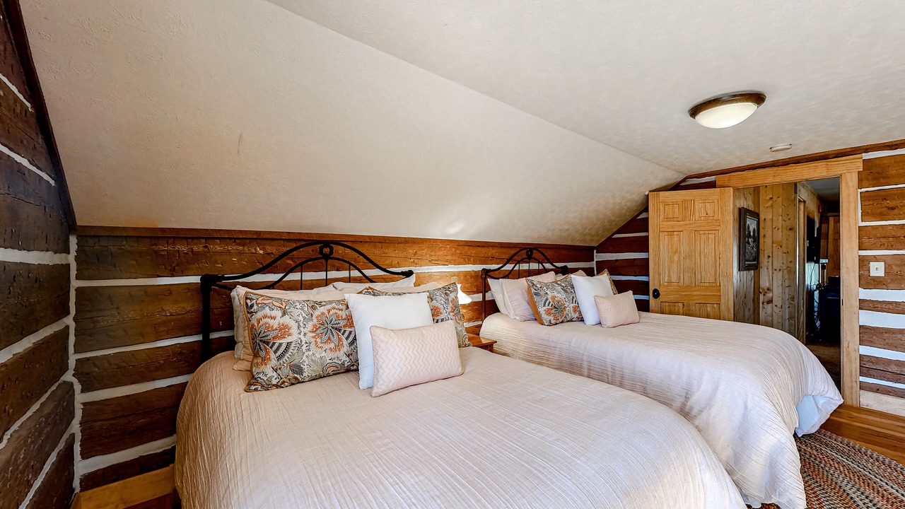Photo of Bedroom in South Fork