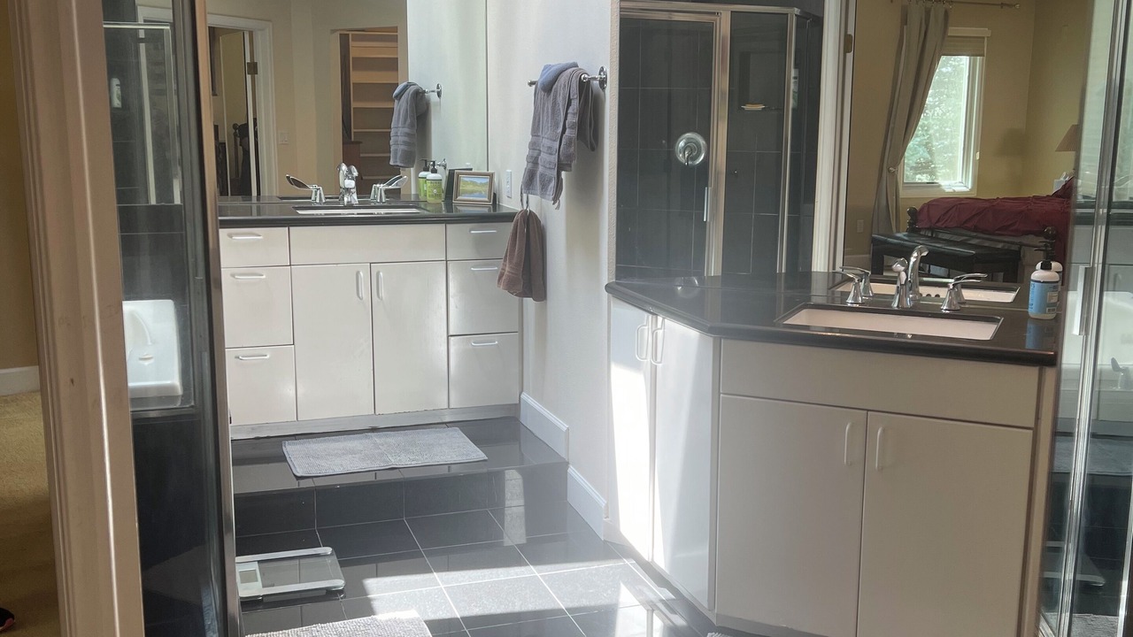 Photo of Bathroom in Hale