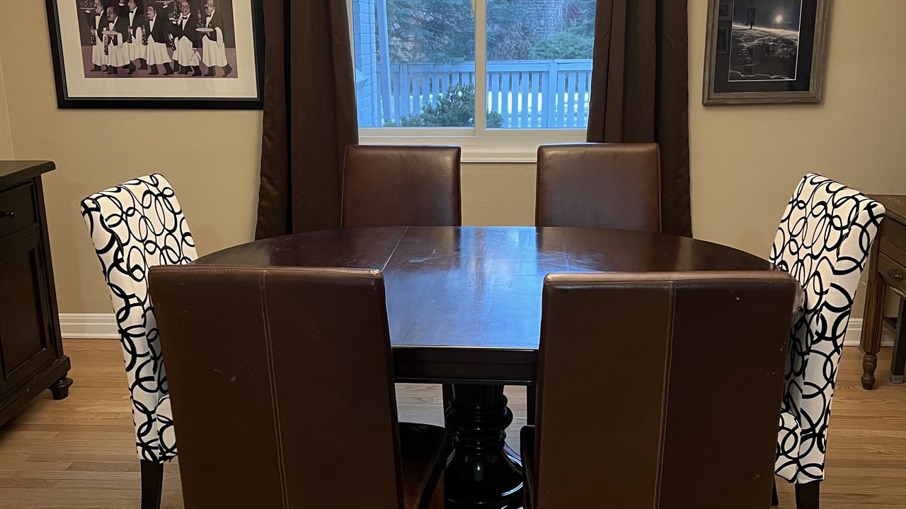Photo of Bedroom in Hale