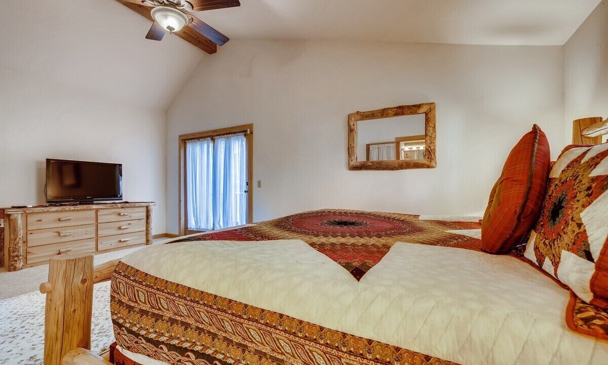Photo of Bedroom in Breckenridge Heights