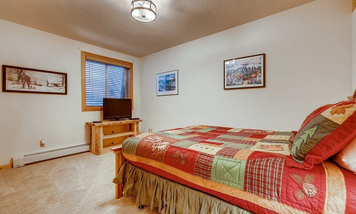 Photo of Bedroom in Breckenridge Heights
