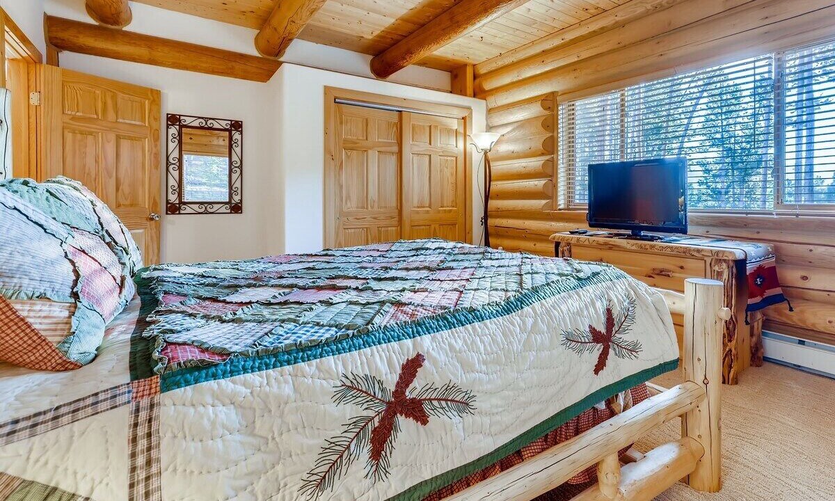 Photo of Bedroom in Breckenridge Heights
