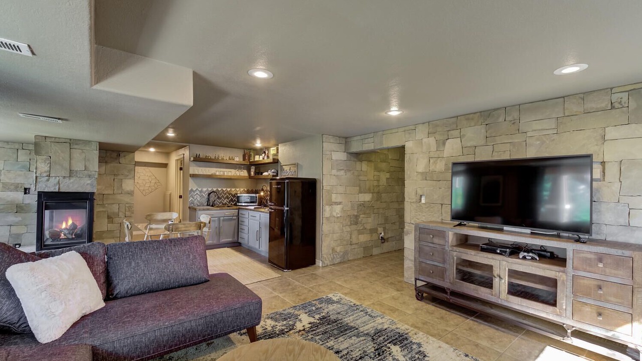 Photo of Livingroom in Aurora