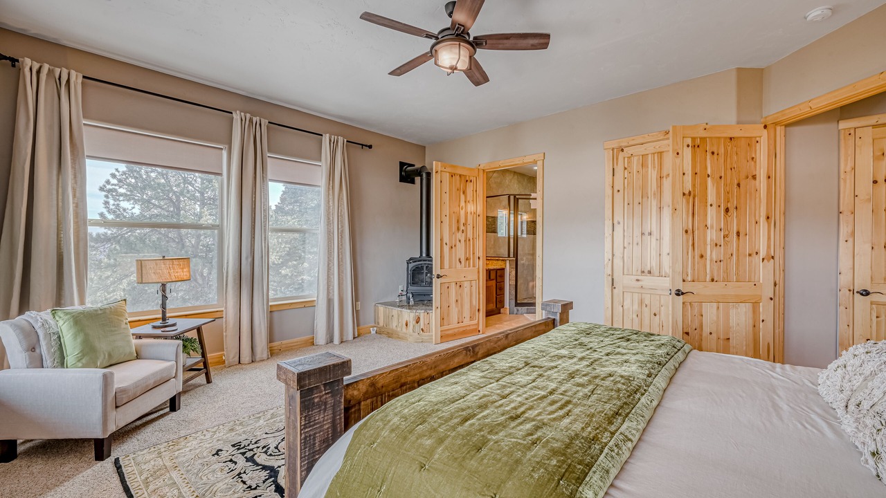 Photo of Bedroom in South Fork