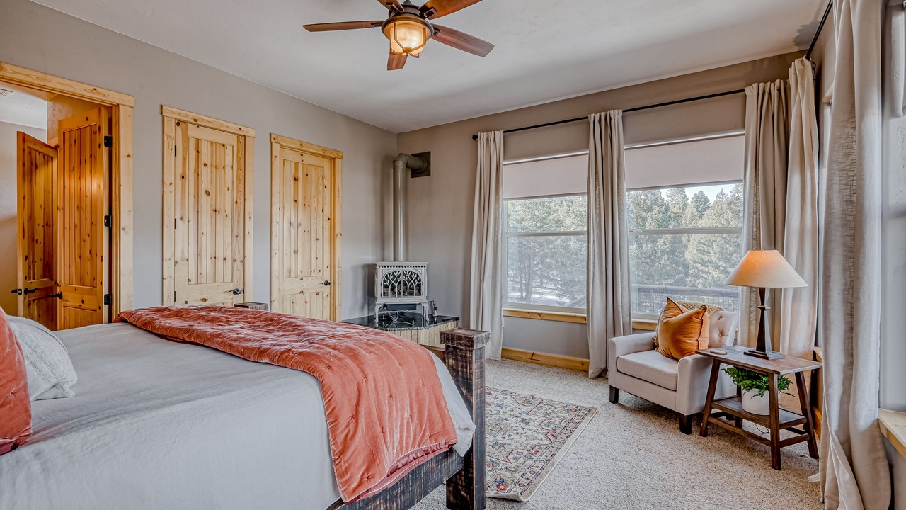 Photo of Bedroom in South Fork