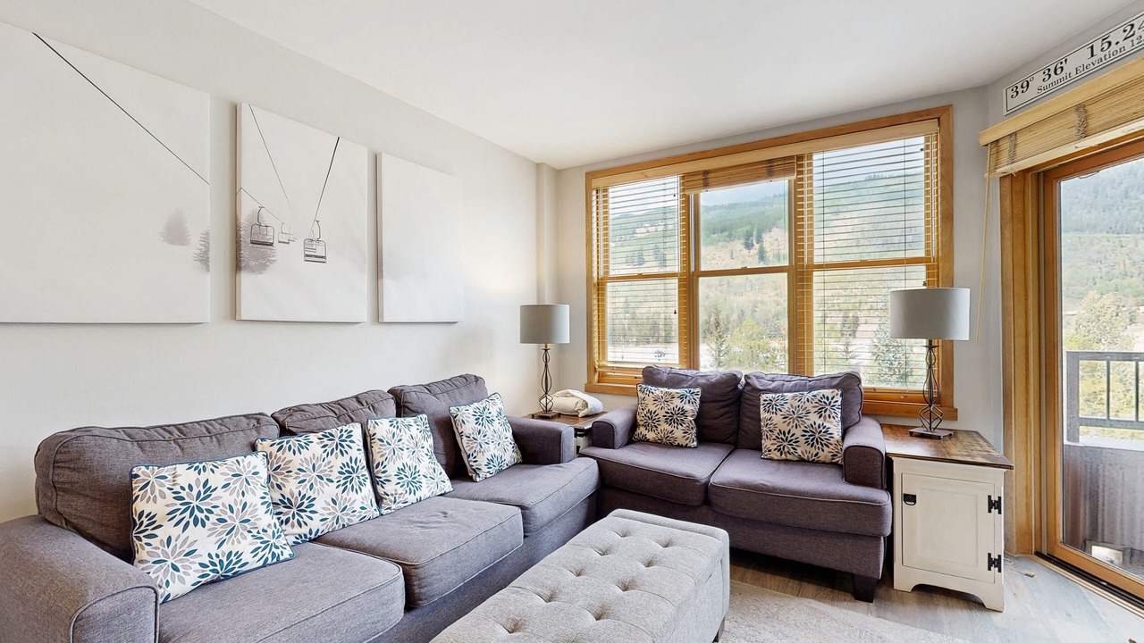 Photo of Livingroom in River Run
