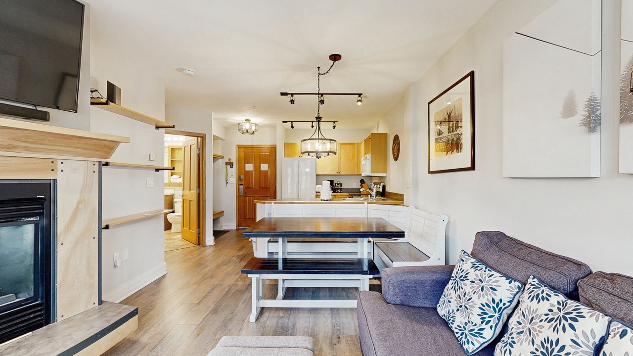 Photo of Livingroom in River Run