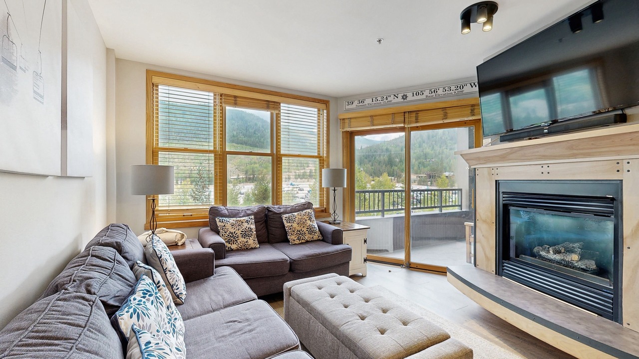 Photo of Livingroom in River Run