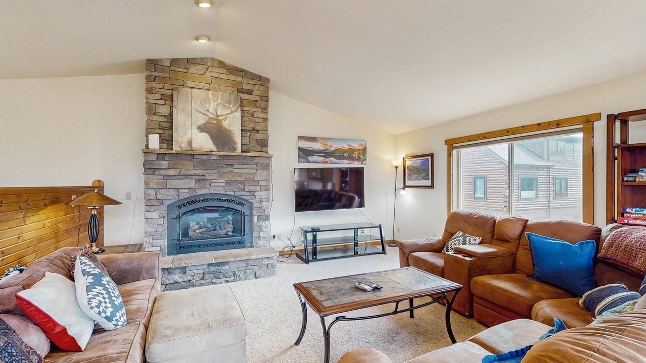 Photo of Livingroom in Summit Cove
