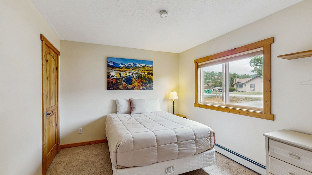 Photo of Bedroom in Summit Cove