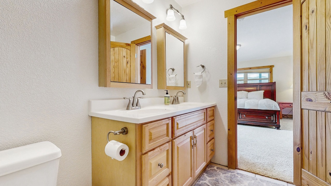 Photo of Bathroom in Summit Cove