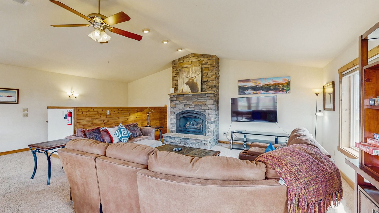 Photo of Livingroom in Summit Cove