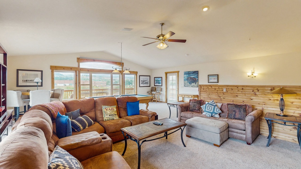 Photo of Livingroom in Summit Cove