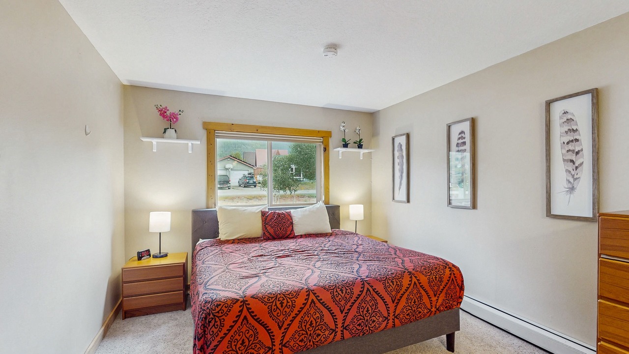 Photo of Bedroom in Summit Cove