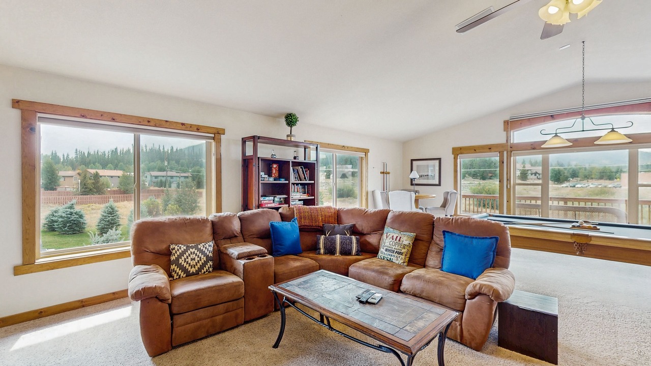 Photo of Livingroom in Summit Cove