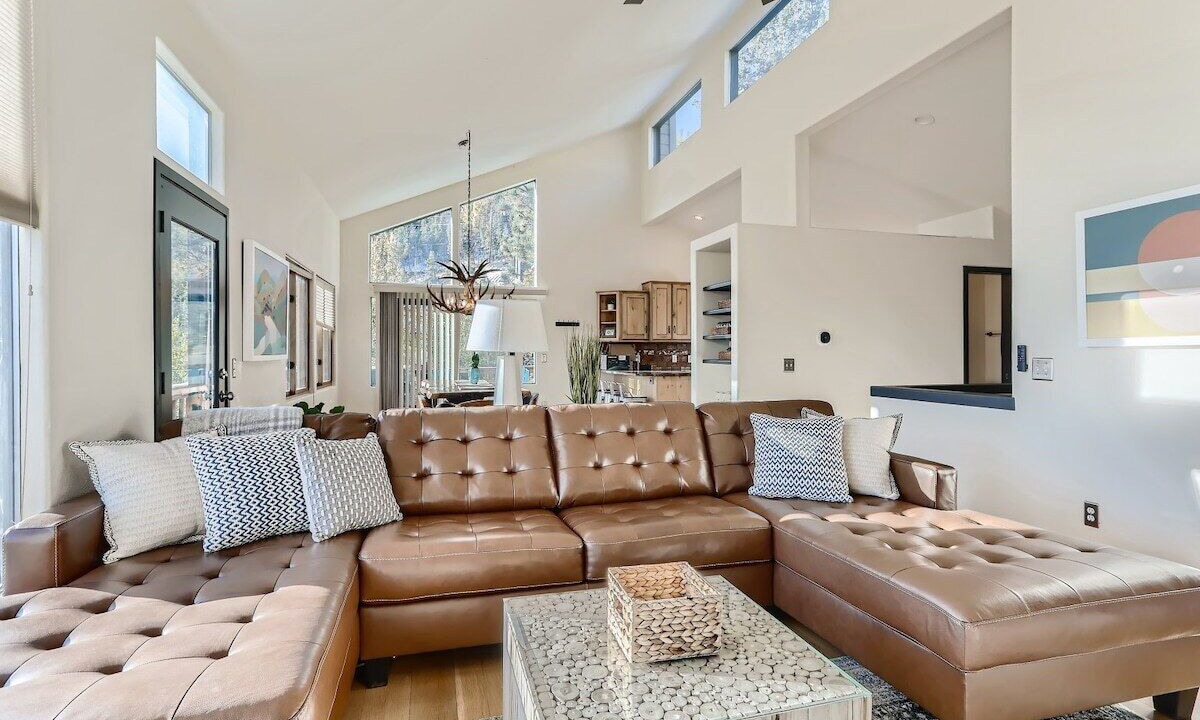Photo of Livingroom in Evergreen