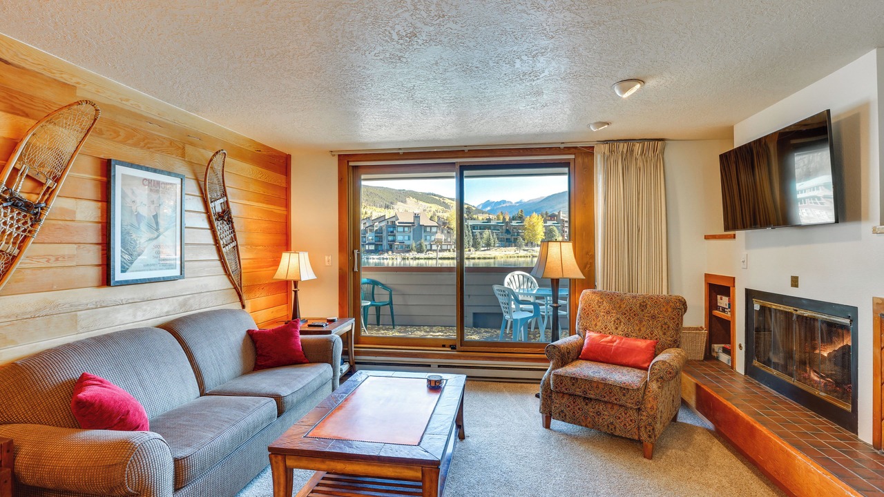 Photo of Livingroom in Lakeside Village