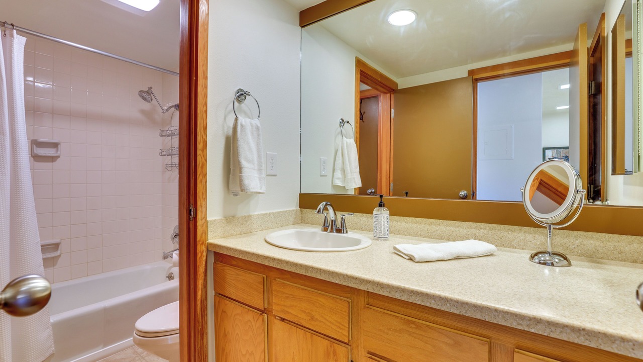 Photo of Bathroom in Lakeside Village
