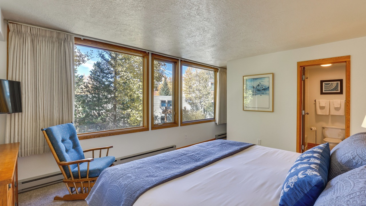 Photo of Bedroom in Lakeside Village