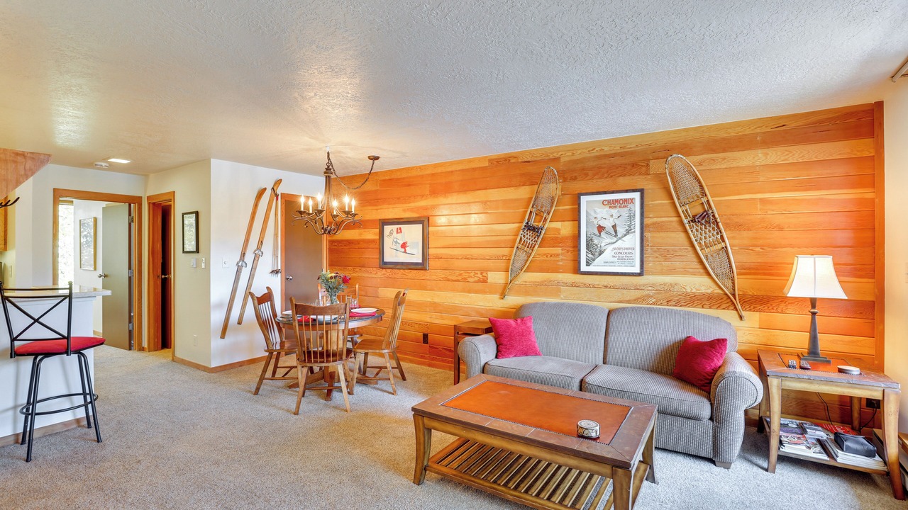 Photo of Livingroom in Lakeside Village