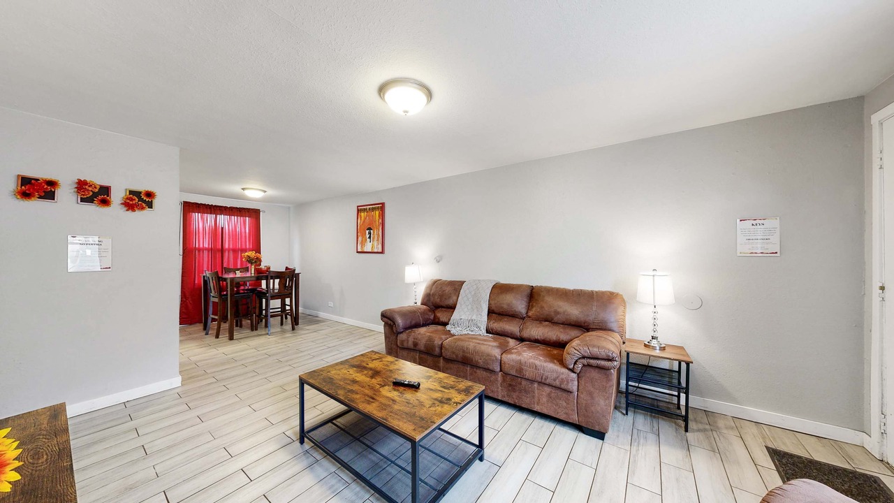 Photo of Livingroom in Dupont