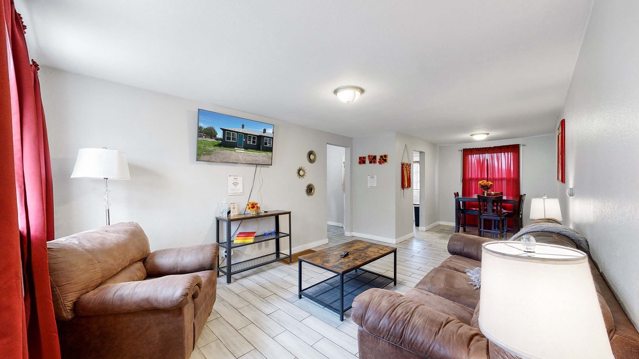 Photo of Livingroom in Dupont