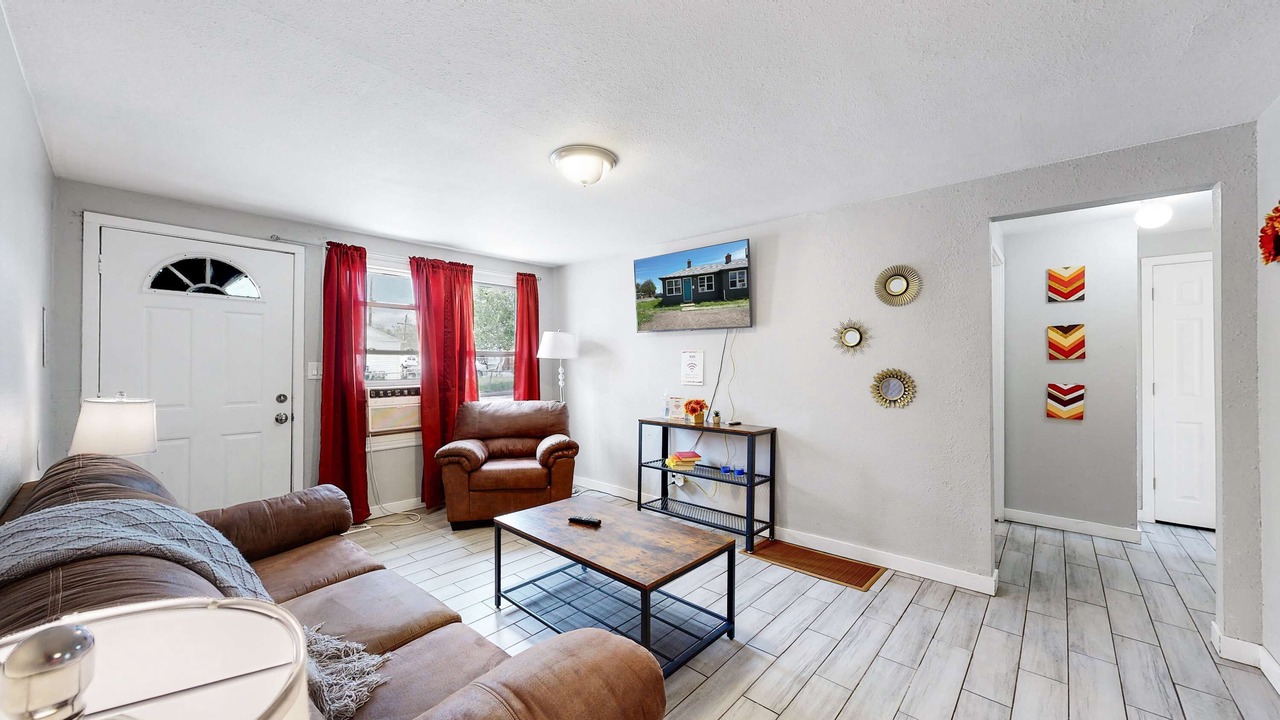 Photo of Livingroom in Dupont