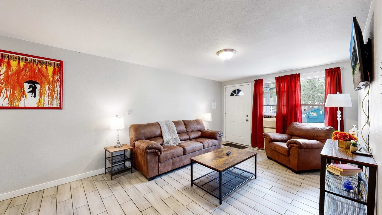Photo of Livingroom in Dupont