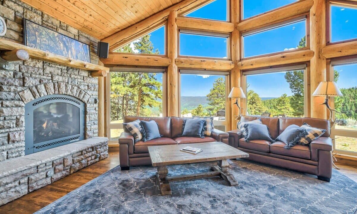 Photo of Livingroom in Woodland Park
