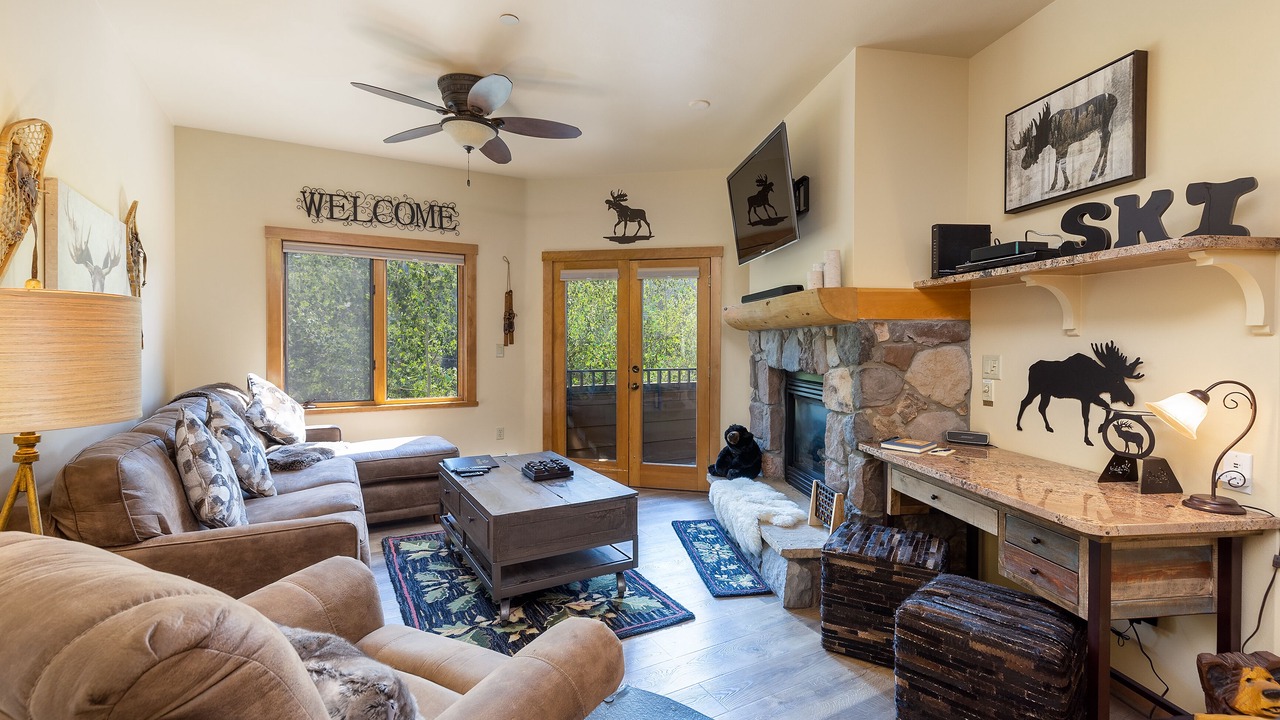 Photo of Livingroom in River Run