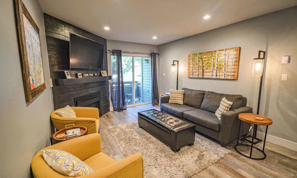 Photo of Livingroom in Peak 8