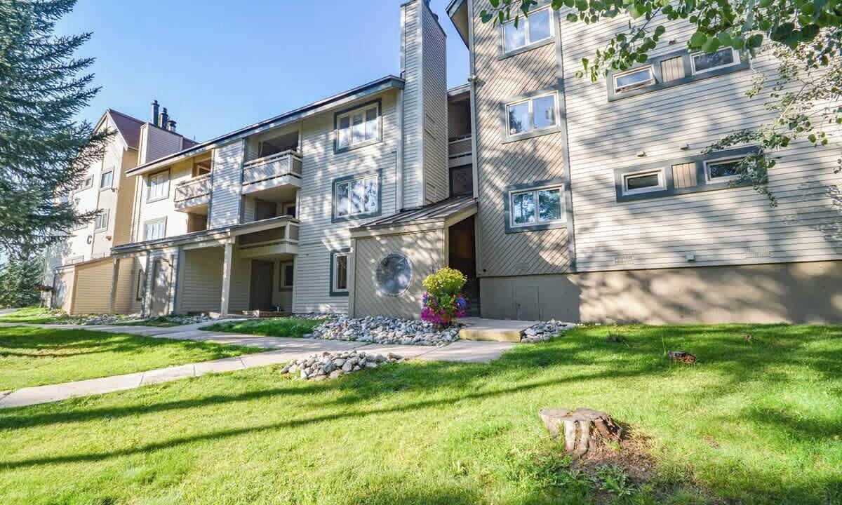 Photo of Outdoor in Peak 8