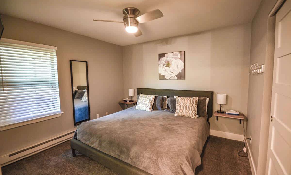 Photo of Bedroom in Peak 8