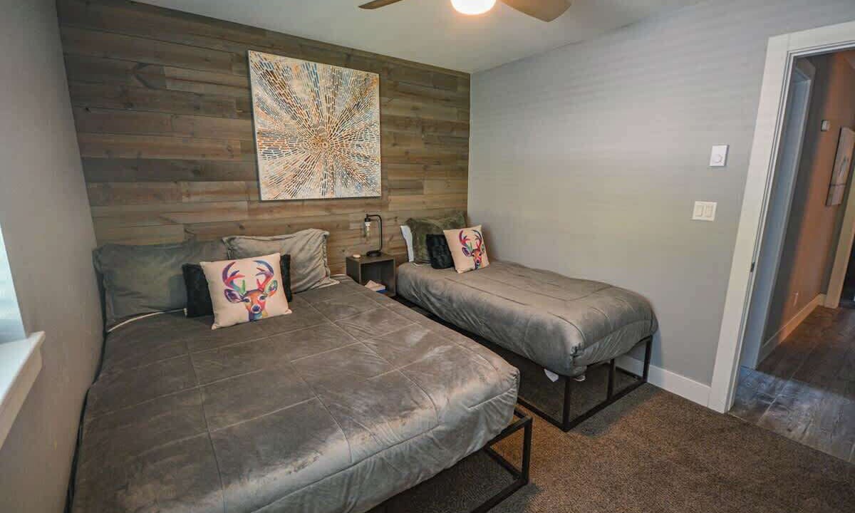 Photo of Bedroom in Peak 8