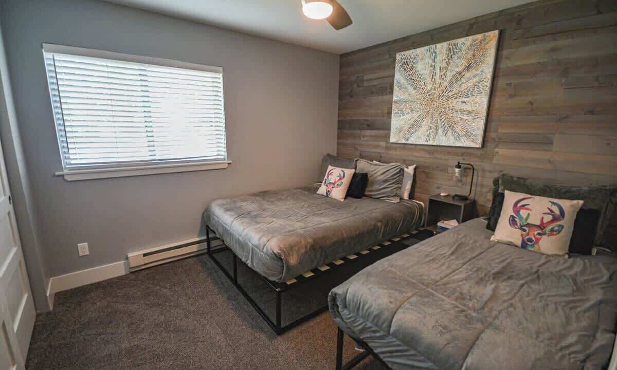 Photo of Bedroom in Peak 8